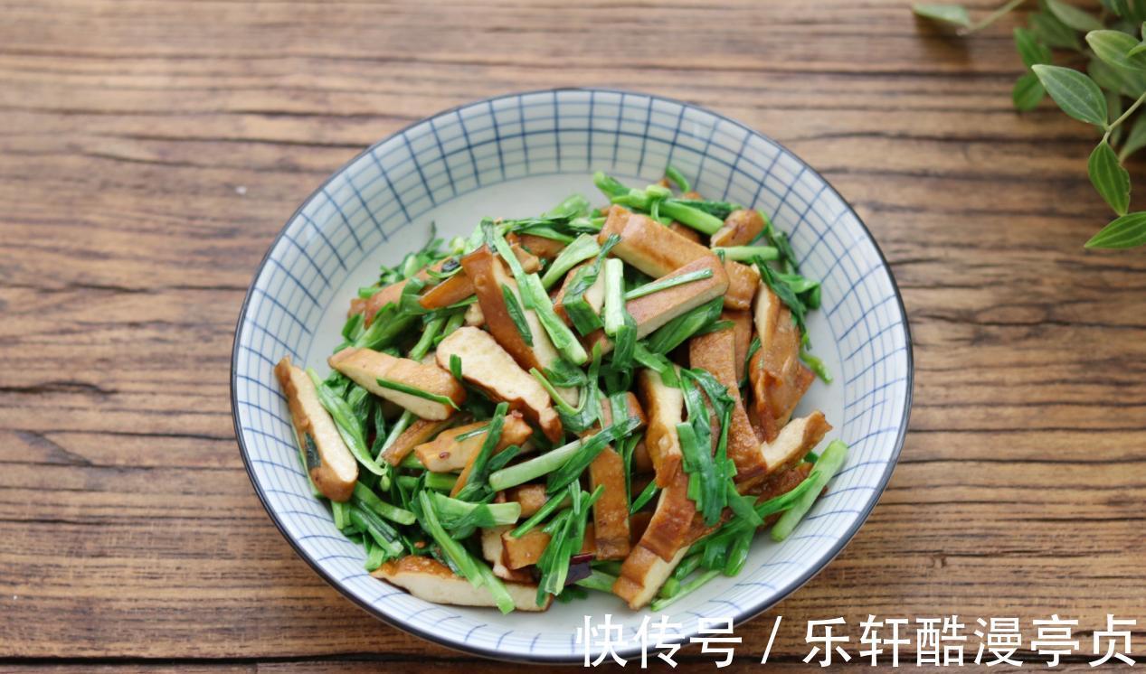 蒜苗炒豆干|蒜苗和豆干搭配,简单炒一炒,鲜美下饭,好吃又解馋