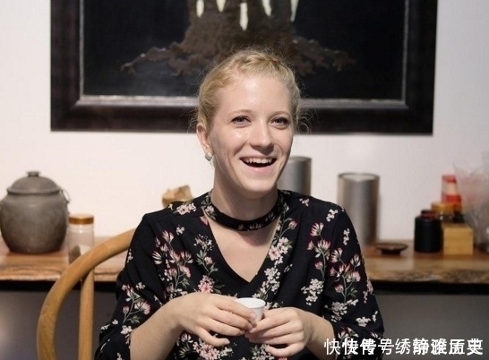 外国美女书法在中国获奖,看了他的作品,专家:日后必成大器!