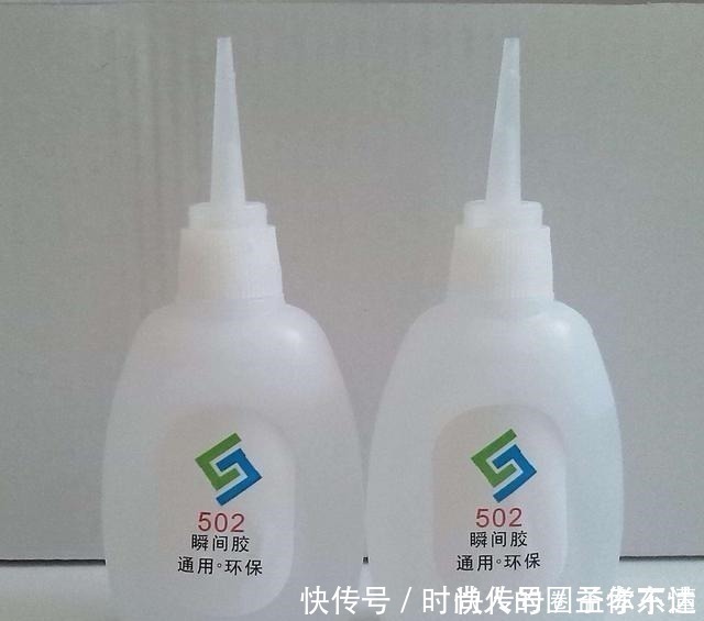 父母|一家四口的“睡姿”火了,网友调侃父母才是真爱,孩子只是意外