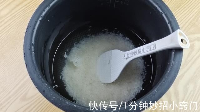 才知道,塑料饭勺小疙瘩用处这么大,卖电饭煲的永远不会告诉你