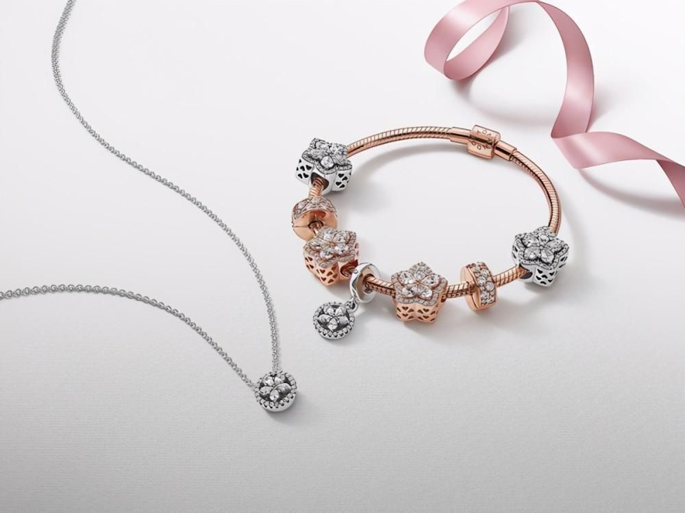 叠戴饰品才出色!学教科书级法国部落客加强份量感就对了