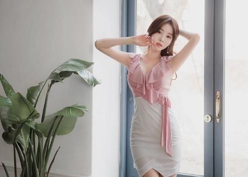 这么好看的粉色吊带衫，不给自己来一件吗