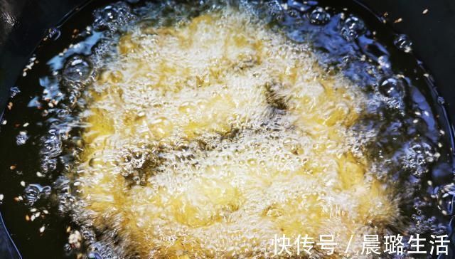 一碗糯米粉，开水烫一下，真的是太好吃了，我家一周做三次，过瘾