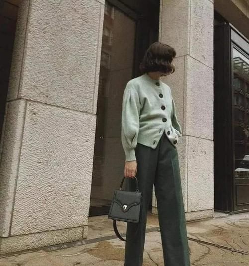 女人如果不差钱的话，早春建议多穿这3件衣服，时髦洋气又提气质