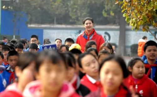 中小学生“身高标准”出炉，毕业前达到这里才算达标，别拖了后腿