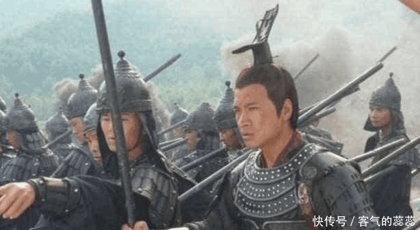 功臣|朱元璋在宴会上面给功臣夹菜, 功臣马上出门杀了自己两个儿子