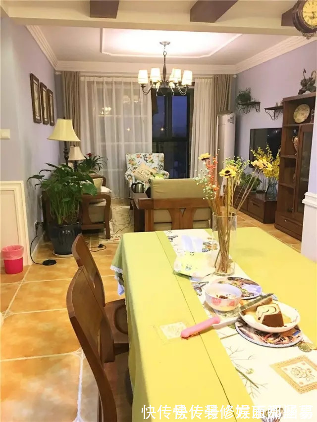 餐厅|106平现代风三居室,横木吊顶的走廊将休闲的乡村风味带到室内