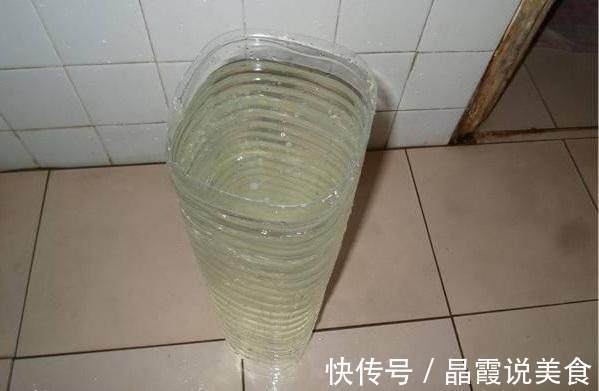 钓具并不一定要买，废旧塑料瓶变身调漂桶，钓友真机智！