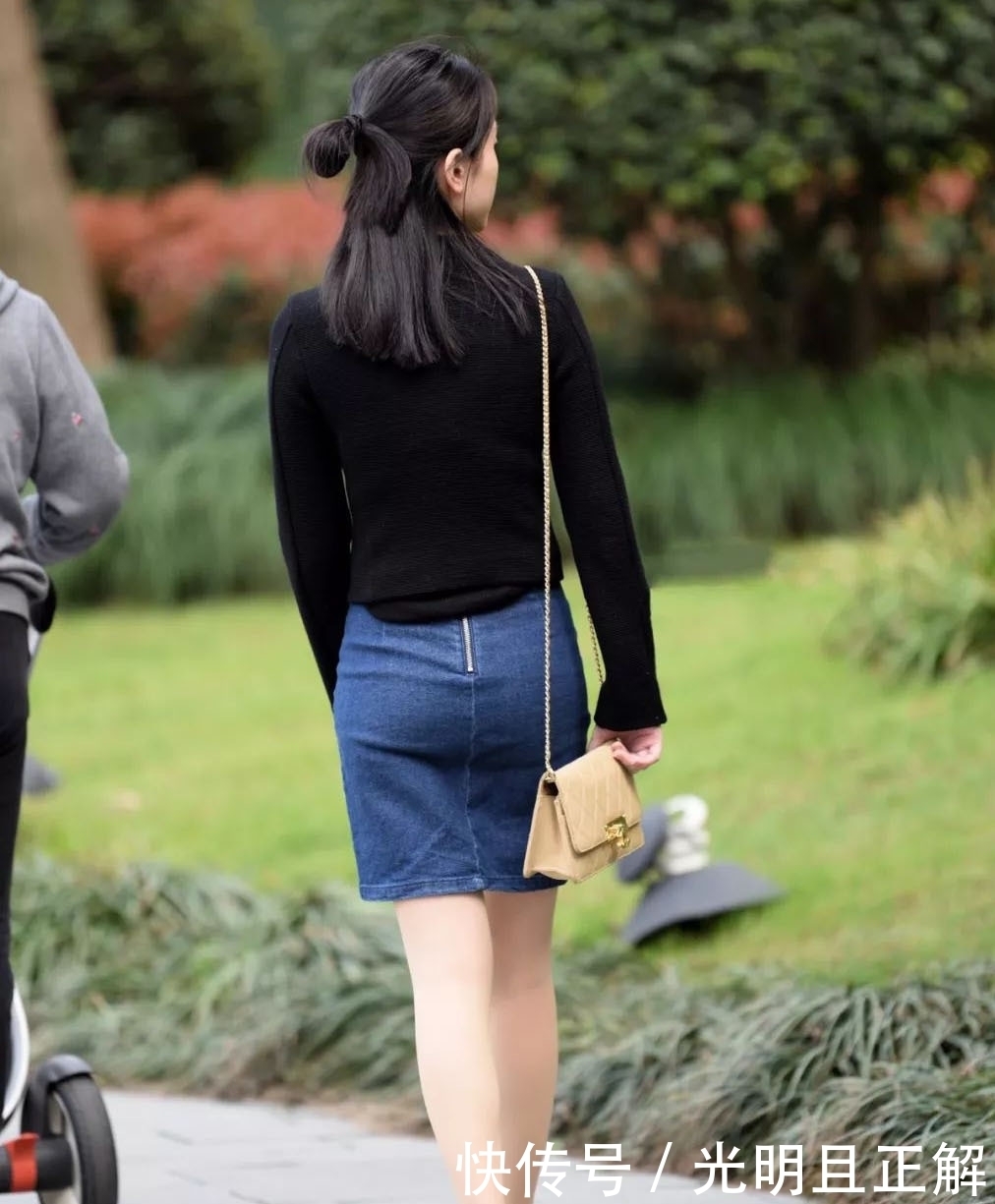 半身裙|时尚女生的秋季穿搭,温柔针织衫搭配高腰半身裙,优雅显瘦有气质