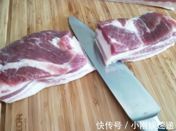 猪肉别冻进冰箱了,农村奶奶教我4个土方法,不解冻,和鲜肉一样