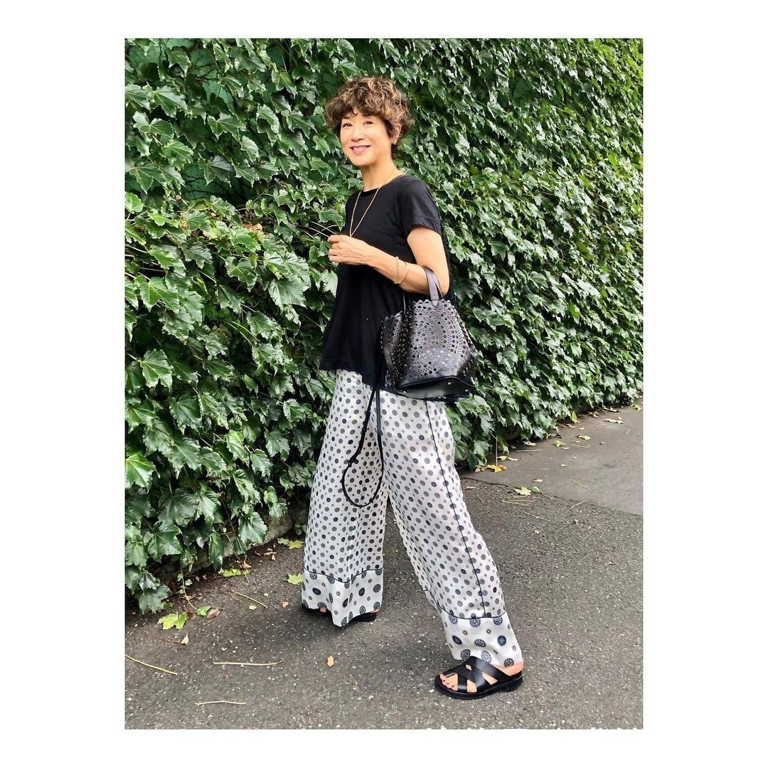 女性|看了这些50岁博主的“减龄穿搭”,才知道时尚与年龄无关,真养眼