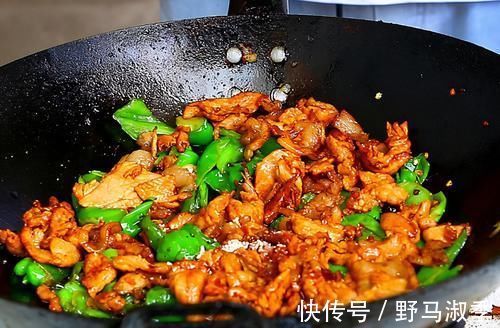 湖南人|辣椒炒肉，先别急着把肉下锅，掌握这3点，就连辣椒都超级香！