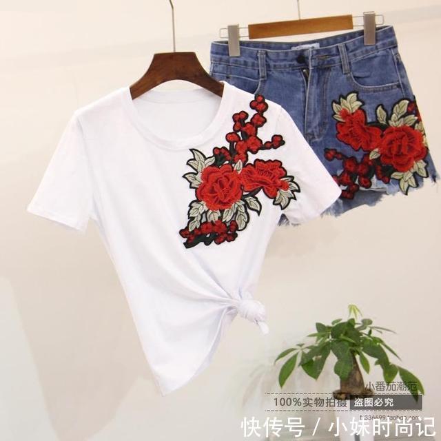 穿搭|穿牛仔短裤T恤套装,时尚又减龄的穿搭,而且轻易秀出大长腿