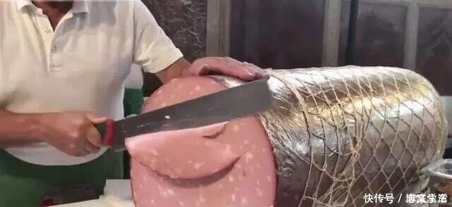 这家抠门儿餐厅厉害啦,1根火腿肠卖一整年,连康师傅都甘拜下风