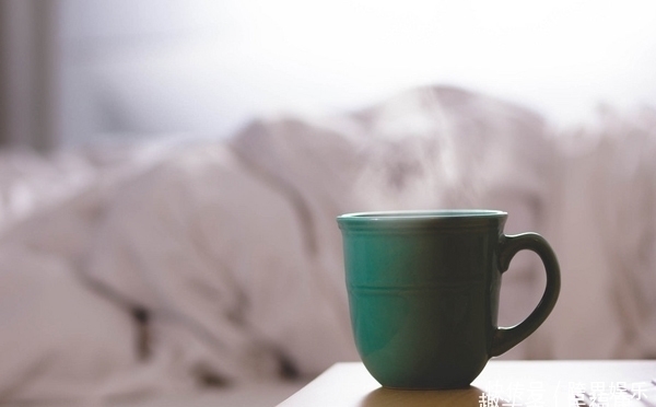 多喝|多喝水有益于身体健康,但两个时间段除外,以免造成肾脏负担