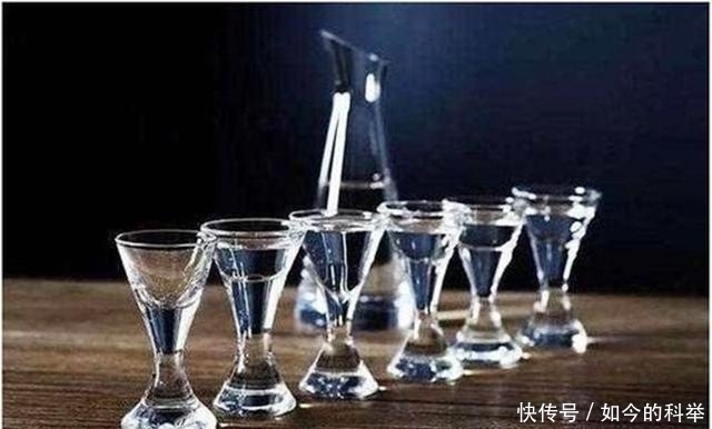 无论什么牌子的白酒，只要酒瓶上有“这行字”，全是酒精勾兑的