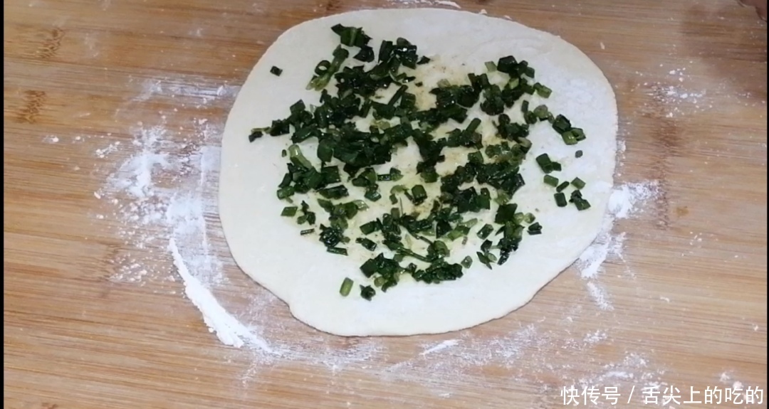 简单|简单又好吃的葱油饼,只需少许的葱花,就能享受齿颊留香的美味