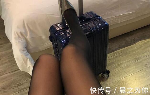 身姿 简约尖头细脚高跟鞋配上丝袜,尽显女人曼妙身姿,好看迷人又性感!