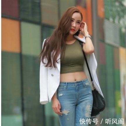 尽显|一条合适的牛仔裤,可以尽显美女腿部曲线,非常漂亮
