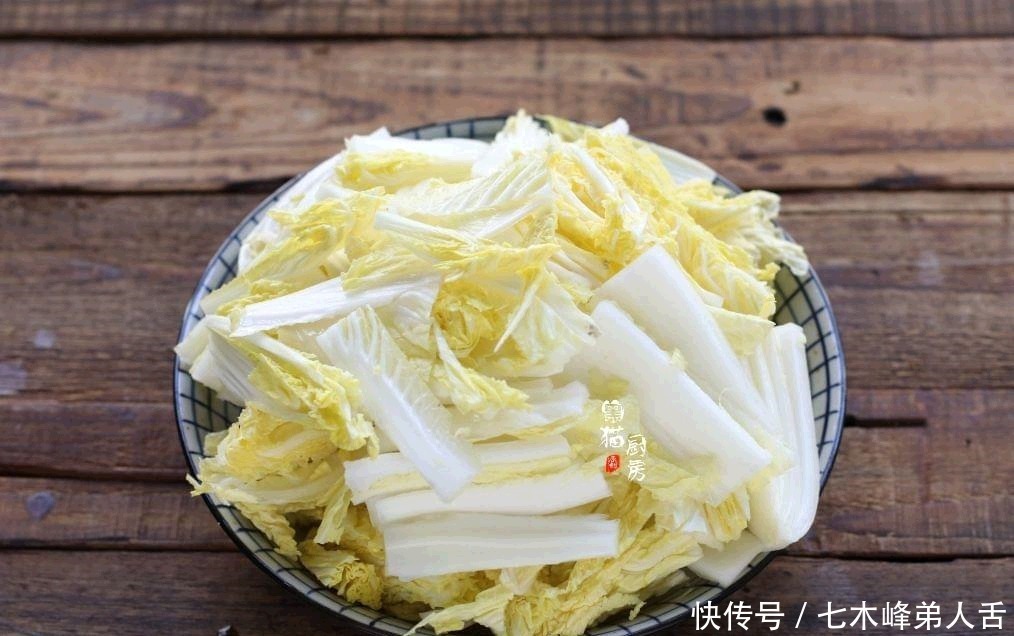 靠边站|入秋后,鸡肉牛肉都要靠边站,这肉最受欢迎,焖上一锅家人特喜欢