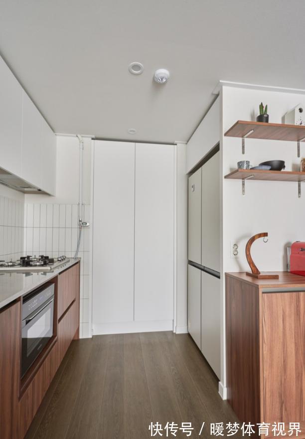 装修|新婚夫妇装修前的决定是对的,坚持不要客厅,解救了81㎡小户型