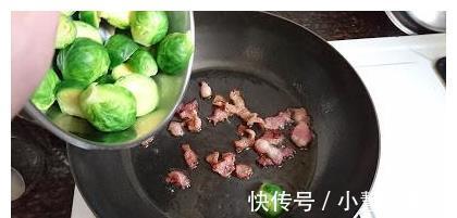 培根|煎鱼时,直接下油锅是不对的,掌握这个技巧,鱼皮不破、鱼肉不散
