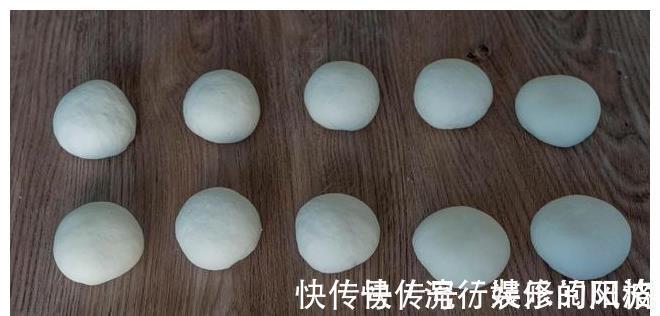 在家做盘丝饼原来这么简单，一卷一叠就搞定，有技巧无难度，真香