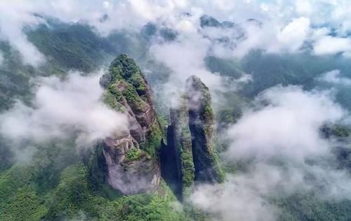 浙江一处隐藏景点，有典型丹霞地貌景观，称为中国丹霞第一奇峰