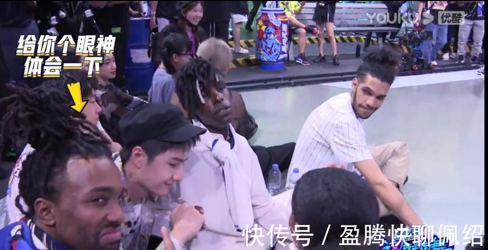 法国|王一博现场拆道具,成功打入法国舞者圈,行走的“团宠”