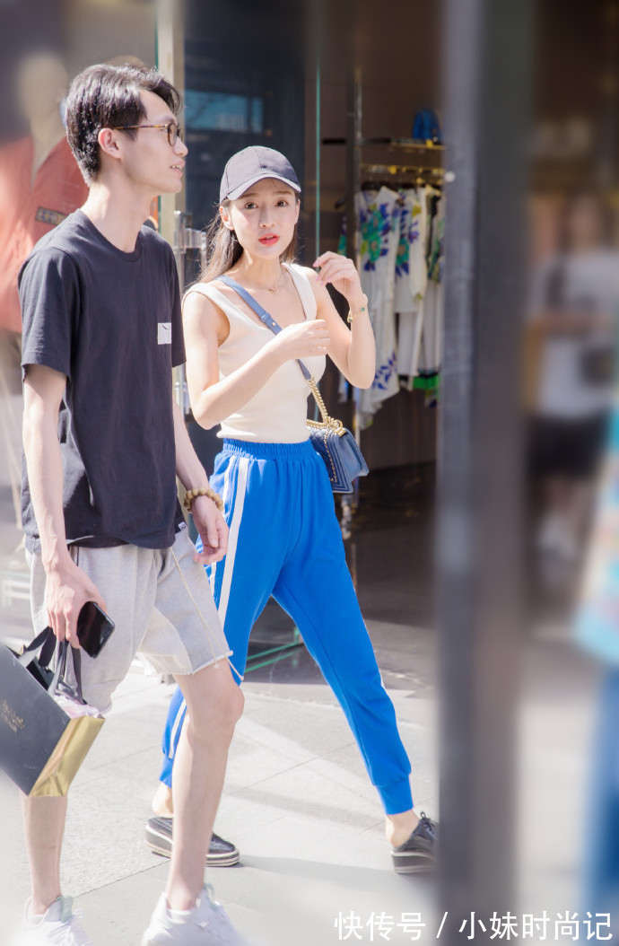 街拍|成都街拍,简单搭配打造小清新的即视感