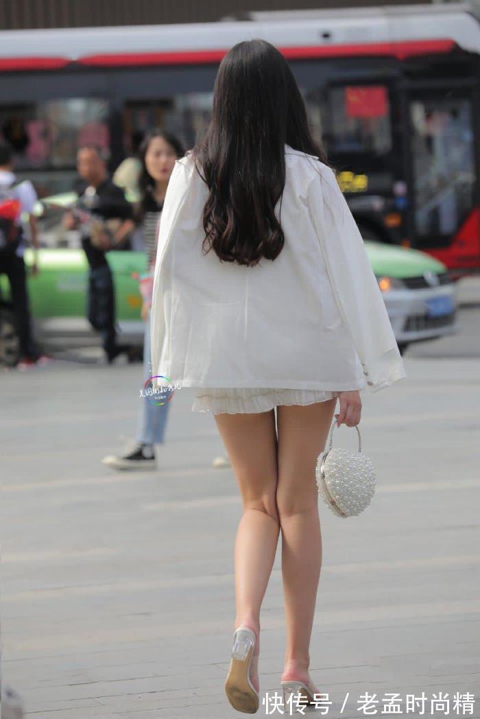 风度 街拍:“上暖下凉”有风度又有温度,小姐姐可甜可盐时髦到极致