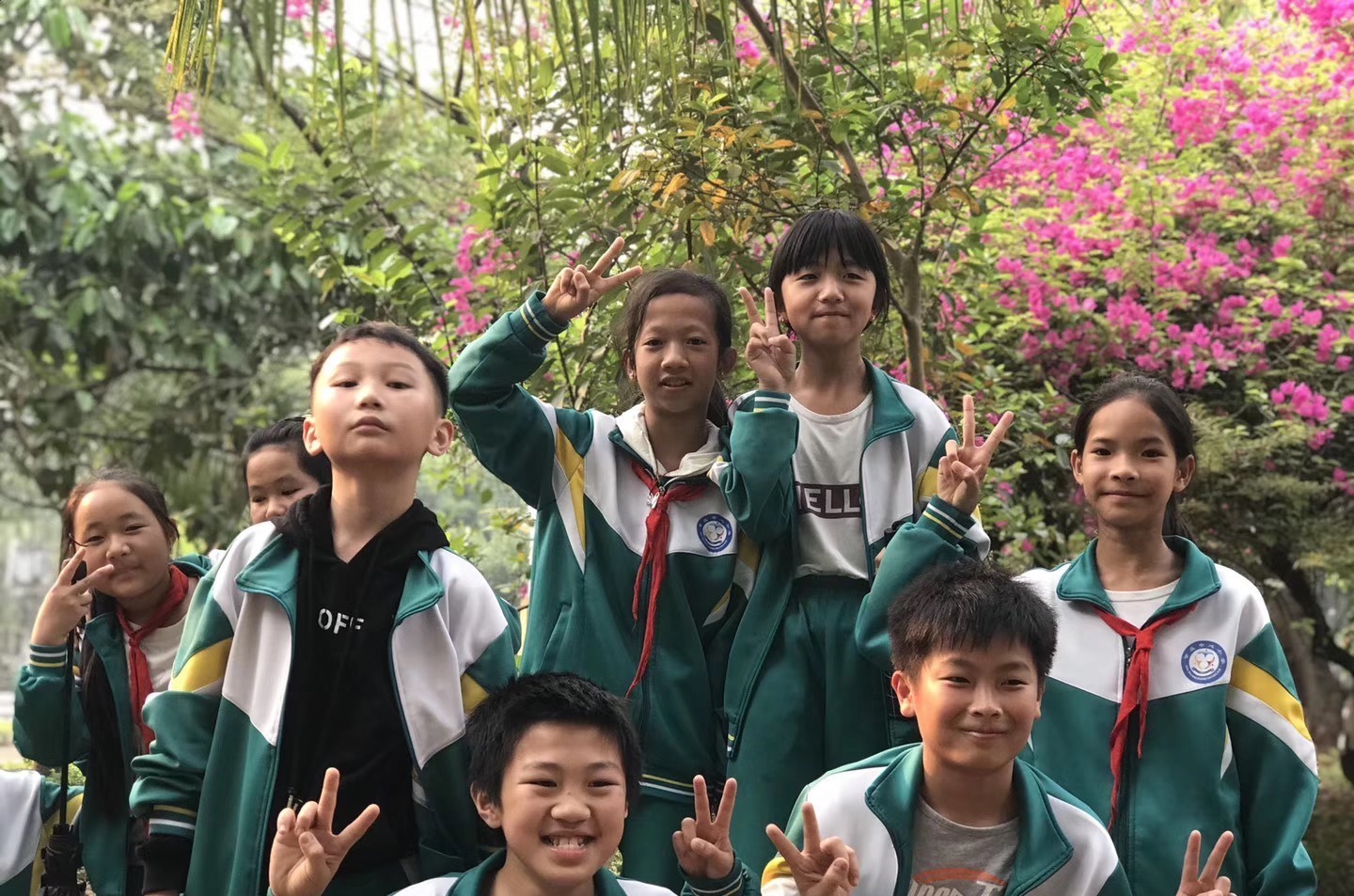 送娃|爸爸早起送娃上学,门卫一看时间气到炸裂!网友:这场景似曾相识