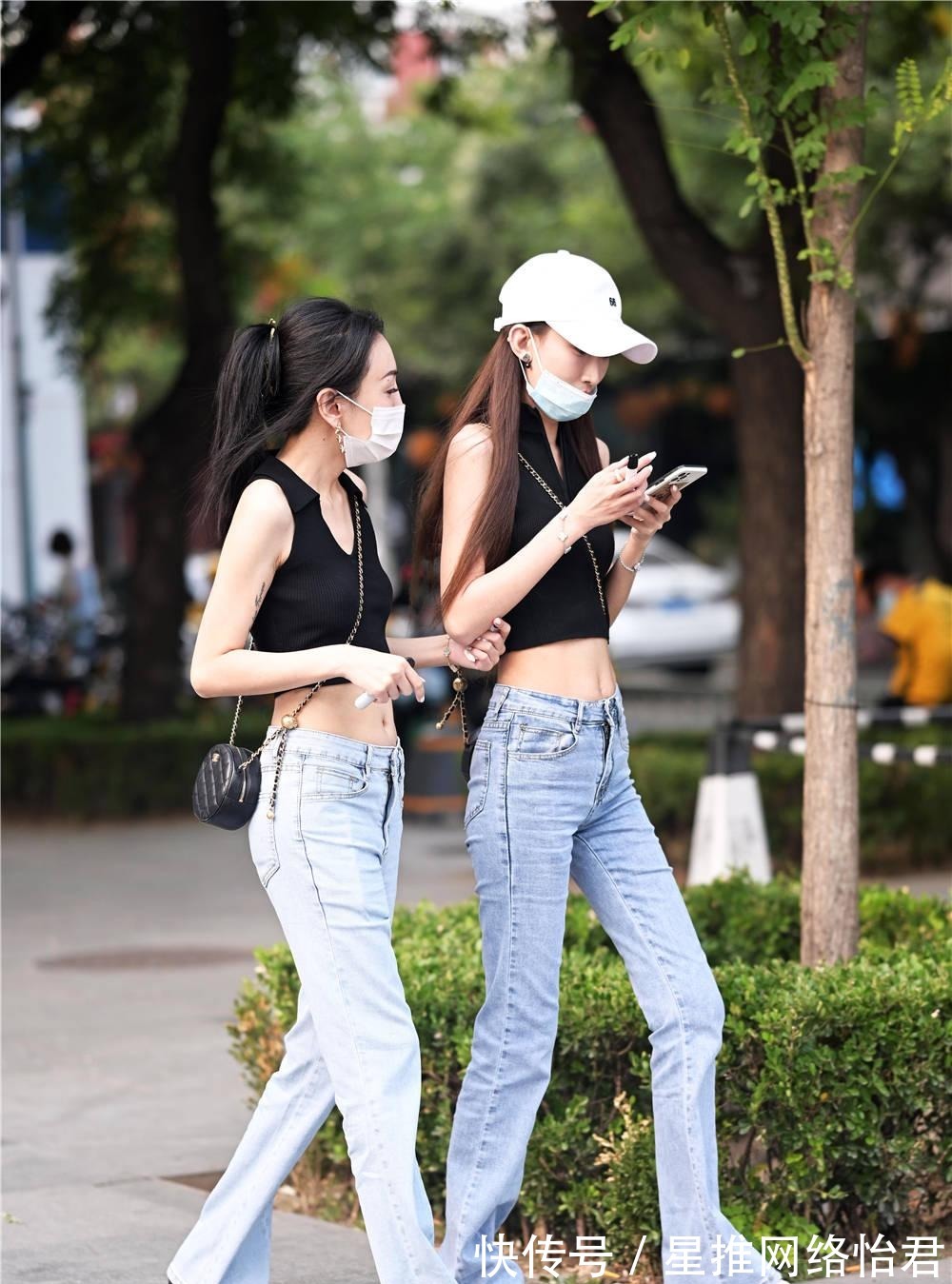 小衫|秋天可以选择牛仔裤，不挑年龄，还可以搭配出减龄效果