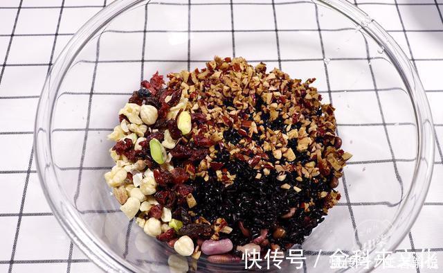 玉米面|营养早餐球，软糯香甜，做一次吃3天，减脂必备，出锅全家抢着吃