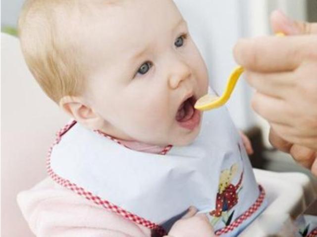 错误|很多宝妈在给宝宝添加辅食时,犯了这4个错误,你有吗