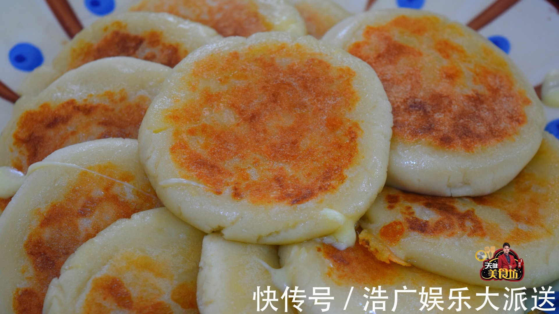 土豆别再炖着吃了，教你做美味馋人的糯米芝士土豆饼，超好吃！