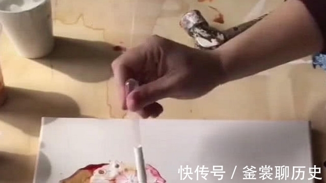 锤子$美术生玩性大开，用锤子敲颜料，一本正经的画出了一幅作品