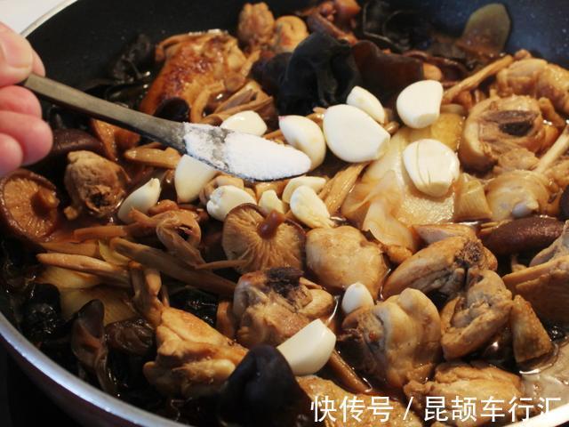 香菇|小鸡炖蘑菇,记住“一泡二煸三多放四不用”,因地制宜选蘑菇