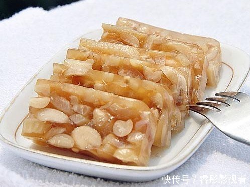 猪皮|做猪皮冻时,猪皮焯水后就煮是大错!多加这1步,猪皮晶莹剔透