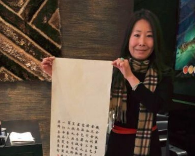 慈禧|慈禧年轻时有多美？第五世外孙女曝光，两人仿佛一个模子刻的