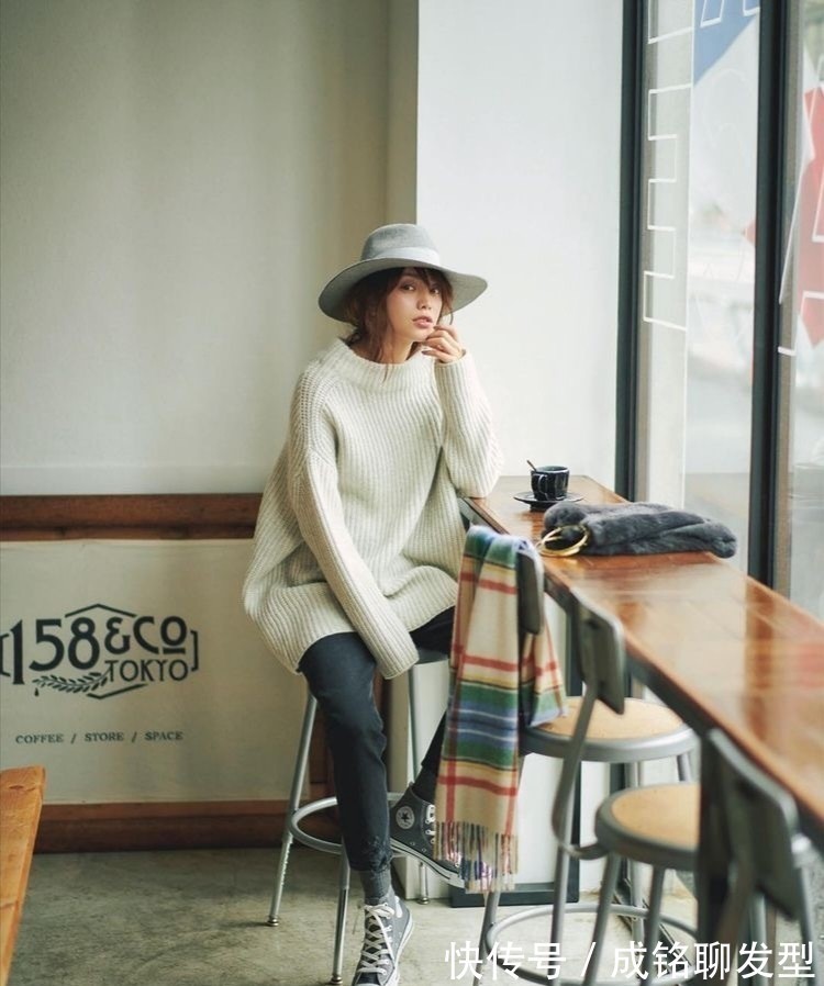 半身裙|深秋季节还是毛衣最实惠,内穿保暖外搭时髦,尤其是这三种搭配法