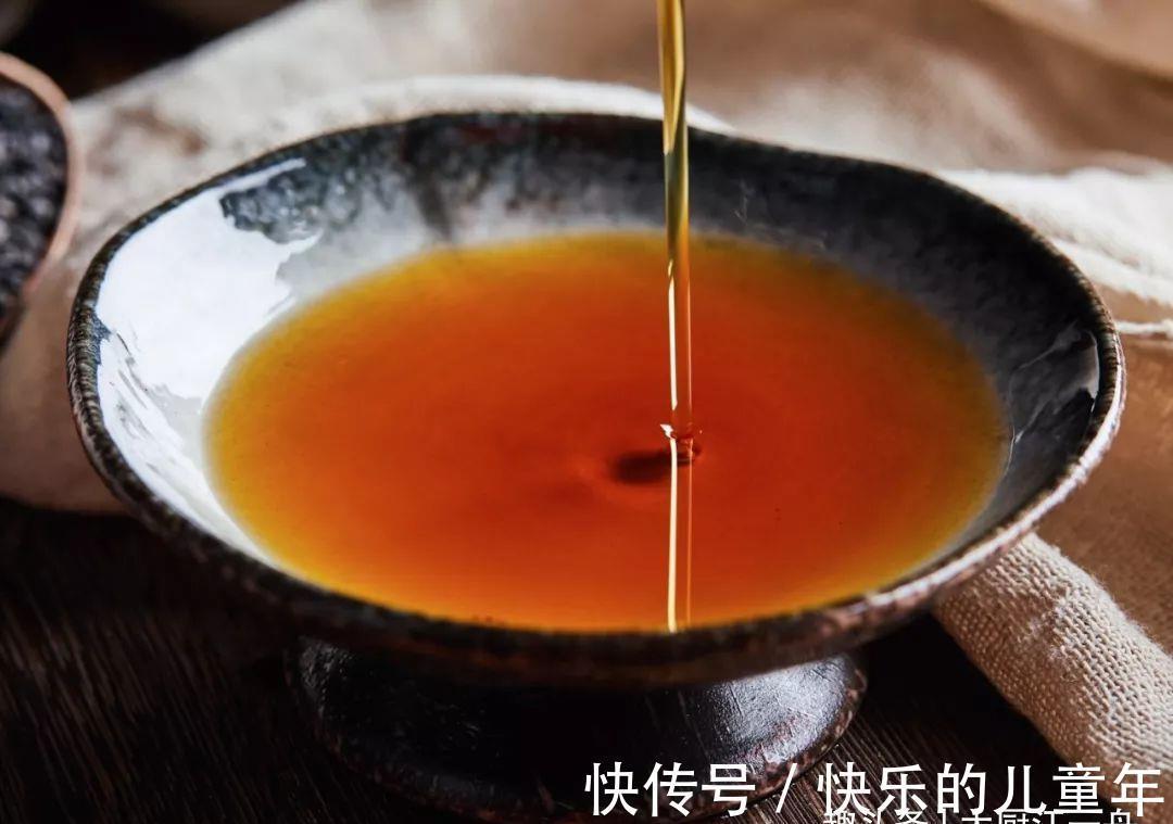 香油瓶|买香油,不是越贵越好,油瓶身上有这“3行字”,弄懂再买不吃亏