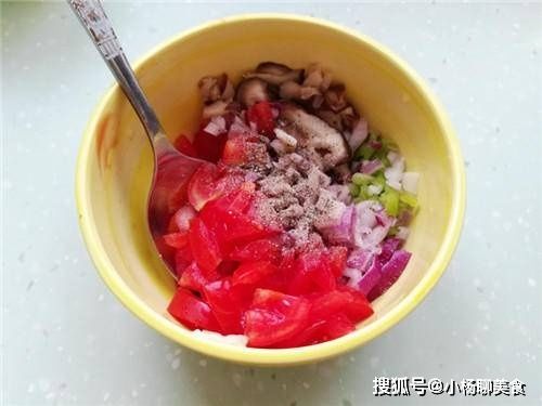 想吃披萨不用买,十分钟做一盘,不揉面不醒面,酥脆喷香,用料足