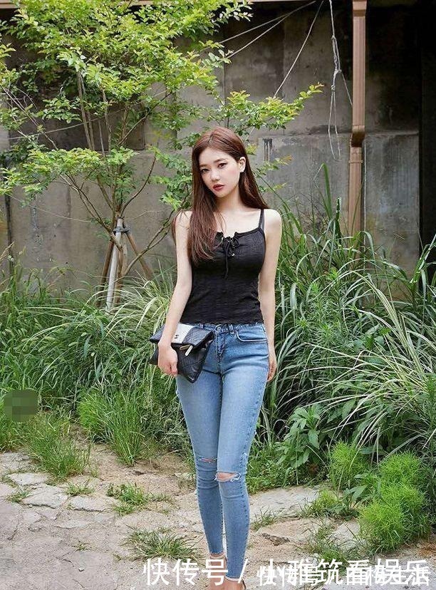 紧身牛仔裤|黑色衬衣搭配紧身牛仔裤,个性潮流,显高显瘦