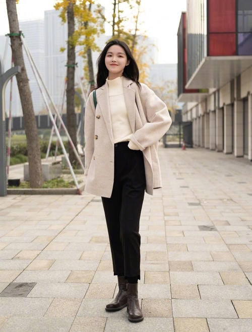 早春穿什么优雅还时髦？温柔博主的4个“配色”妙招，简直美极了