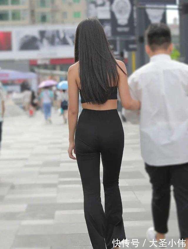 小姐姐|美女街拍:穿打底裤的小姐姐,格外青春减龄,令人羡慕