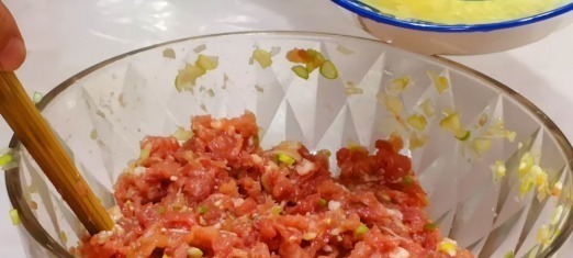 原来这才是萝卜饺子最好吃做法,调馅是关键,萝卜没异味还格外鲜