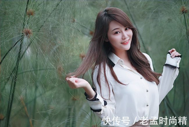 衬衫|衬衫加短裙,将女性的优雅和静美都蕴藏在一起,让人无法抗拒