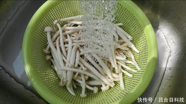 西红柿鸡蛋炒白玉菇,营养丰富,好吃又下饭