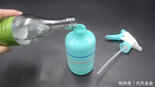 白醋倒在手心搓一搓，作用太棒了，知道的人不多，学会一生有用